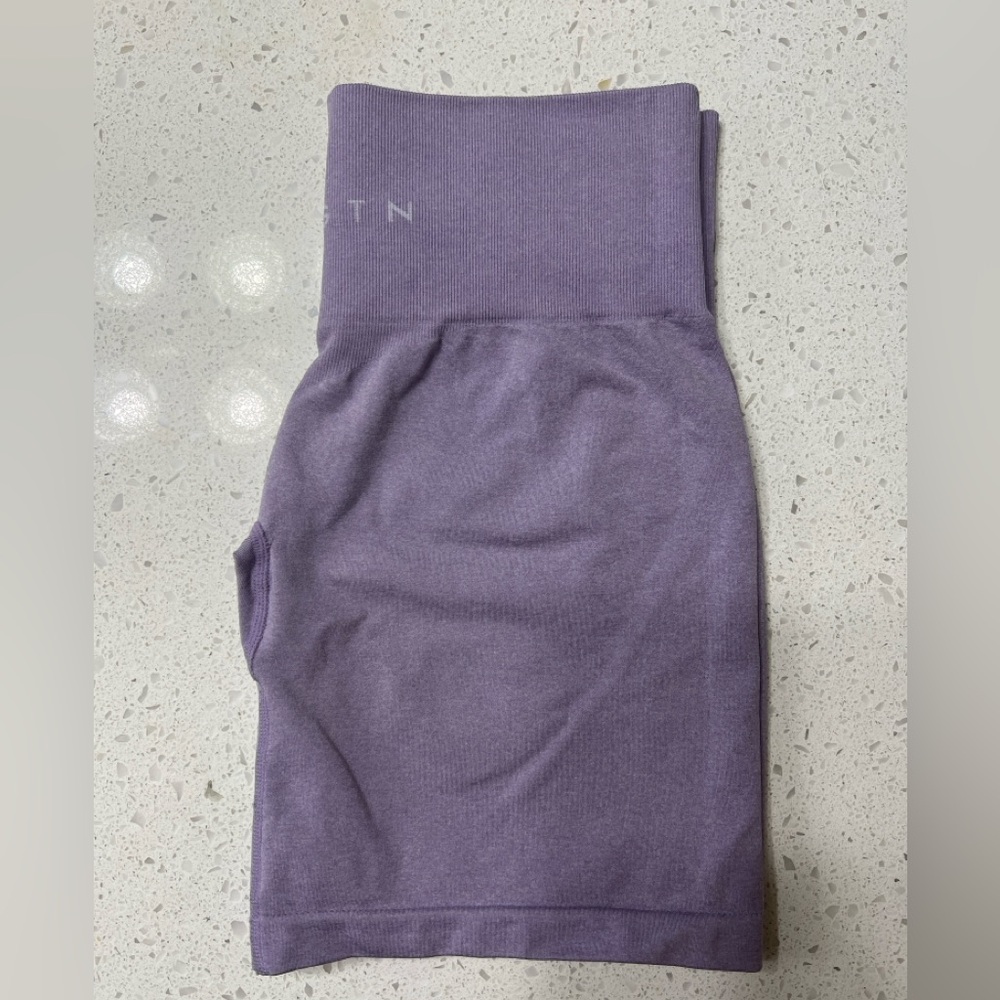 Nvgtn pro lilac seamless shorts - Picture 3 of 7
